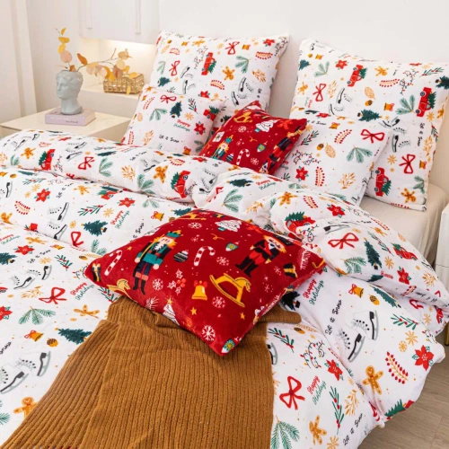 Set de lenjerie de pat Merry Cozy Christmas Ursuleț de pluș alb din From Under the Needle and Thread – Microfibră de pluș 210 g/m²