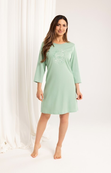 163 Cămașă de noapte din bumbac Regina verde – mâneci 3/4, imprimeu, deasupra genunchiului