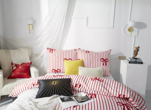 Set de lenjerie de pat din microsatin cu funde de Crăciun, alb și roșu, I25 Spod Igły i Nitki – moale, neted și rezistent