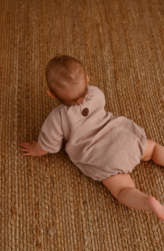 Body pentru bebelusi din muselina roz pudrat cu maneci lungi Makaszka - 100% bumbac