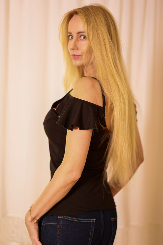 Bluza dama Vera Mirale - umar deschis, volan, vascoza - neagra