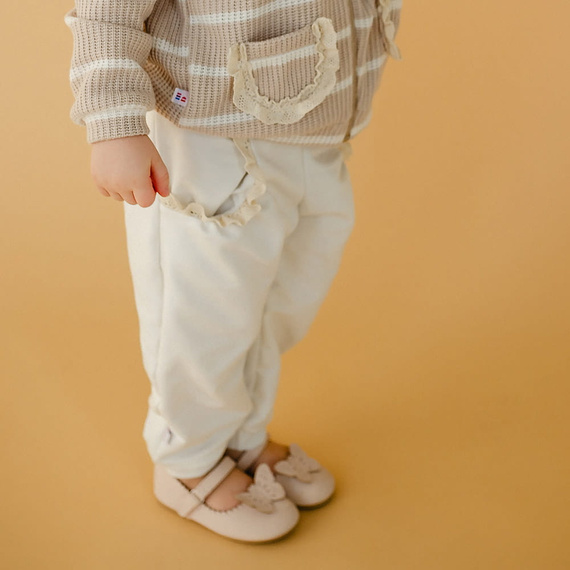 Pantaloni de sport Meadow cu volane Eevi - ecru