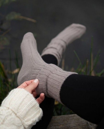 Șosete de damă Gabriella SW/069 grafit - lână merinos, cu nervuri, cu bandă necompresivă