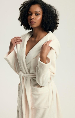 43599 Halat de baie cu glugă Darlan pentru femei, culoare crem Henderson – moale, ușor, peste genunchi