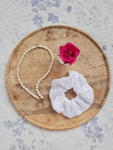 Banda de păr din muselină GM Scrunchie Marija - albă