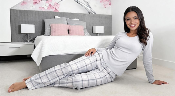 Donna Dani Long pijama damă gri din bumbac cu dungi, pantaloni în carouri