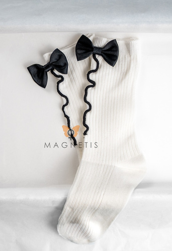 Șosete de damă Magnetis QR5006, albe, din bumbac, decorate cu fundă