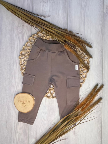 Pantaloni jogger copii Mamatti SJ16 maro ciocolatiu – comozi