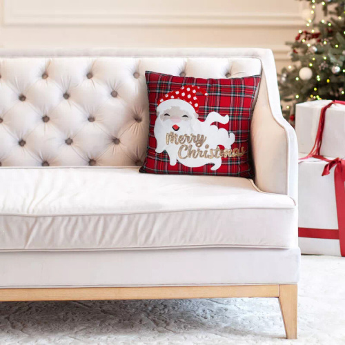 Cap. 165 Față de pernă de Crăciun Eurofirany – model roșu în carouri cu Moș Crăciun și inscripție