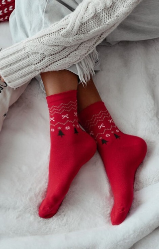 1283-035 Șosete de Crăciun roșii pentru femei Milena - colorate, bumbac, cu lurex