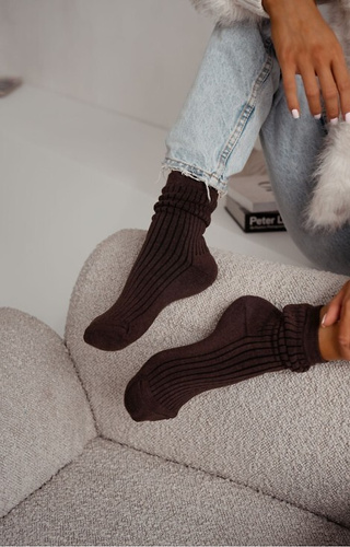 0118-015 Șosete de damă Milena maro din țesătură țesută - cu nervuri, călduroase și confortabile