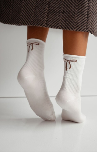 0200-193 Șosete de damă Milena ecru cu fundă - bumbac striat