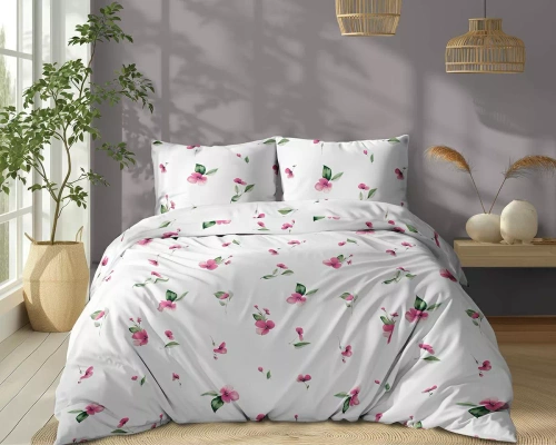 Set de lenjerie de pat 5769 A Cotton Bloom Detexpol din bumbac, alb cu flori roz și frunze verzi – 100% bumbac, față-verso, producție poloneză