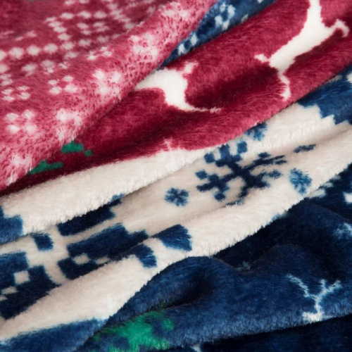 Pătură de Crăciun Eurofirany, bleumarin și roșu cu model scandinav – o pătură moale din microfibră, 240 g/m²