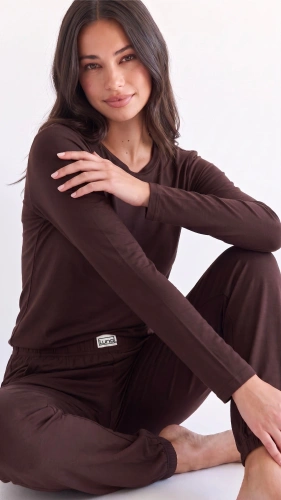 Pijamale damă Luna 1318 din vâscoză 95%, mânecă lungă, pantaloni cu manșete - ciocolatiu