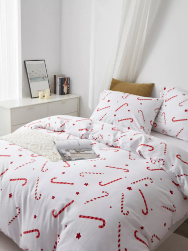 Lenjerie de pat de Crăciun din satin de bumbac Candycanes de la Spod Igły i Nitki, bomboane albe și roșii - elegantă și moale