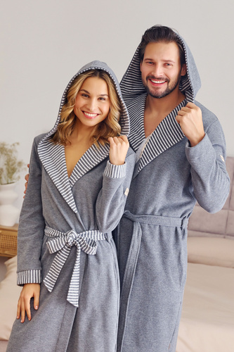 7230 Halat de baie pentru bărbați Doctor Nap - bumbac, glugă, finisaje elegante - gri închis