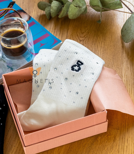 Șosete de damă Magnetis YN5036, albe - bumbac, cu motiv ursuleț de pluș și pietre