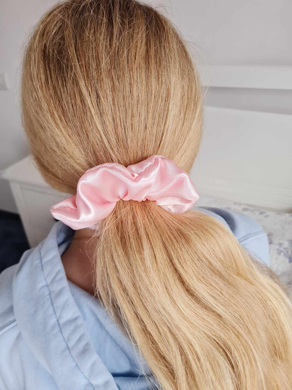 GS Scrunchie banda de păr din satin Marija - roz