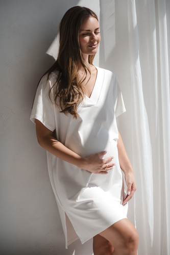 Cămașă de noapte pentru maternitate și alăptare Moon Milk&Love – viscoză crem, oversize | Calitate poloneză