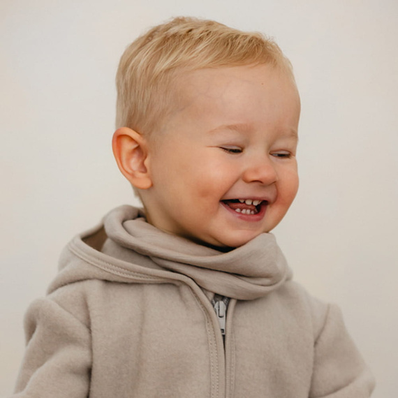 Esarfa pentru copii Eevi din lana merinos - bej, moale si respirabila