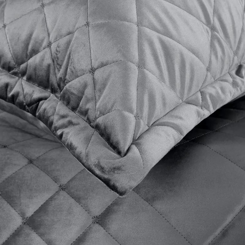 Ria 6 Cuvertură de pat decorativă din velur. Perdele euro din oțel