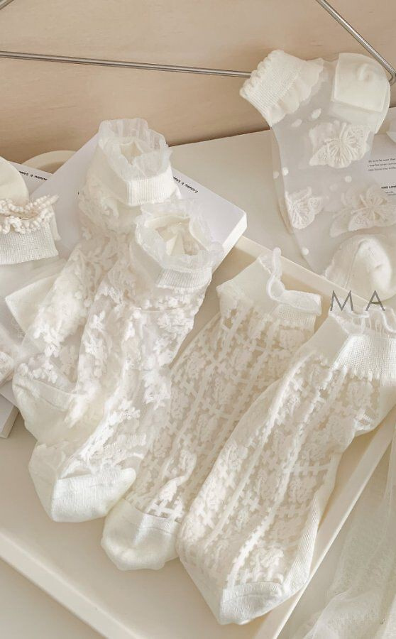 Șosete damă din bumbac Magnetis CC-251106 ecru cu model delicat