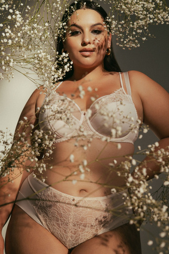 2163 Sutien semi-moale AVA cu pudră Sutien elegant semi-umflat cu dantelă