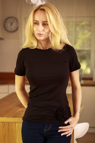 Bluza dama Lily Mirale din vascoza - maneca scurta, trandafir decorativ - negru